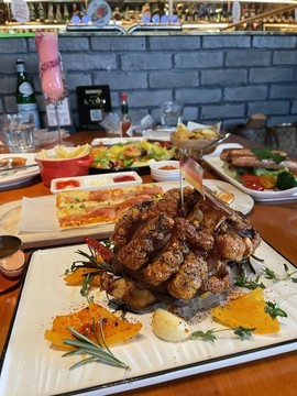 西餐脆皮大豬肘