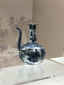 明萬歷青花花鳥壺