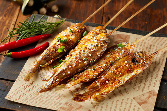 炭烤小魚串