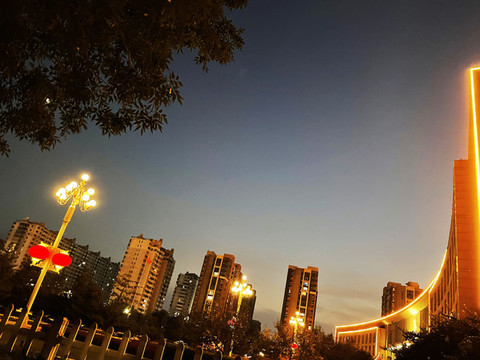城市夜景霓虹燈紅燈籠