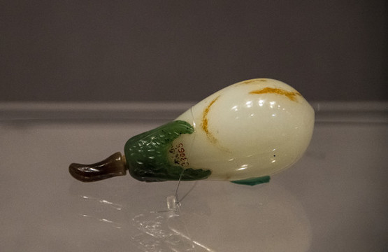 四川博物院乾隆青玉茄式鼻煙瓶