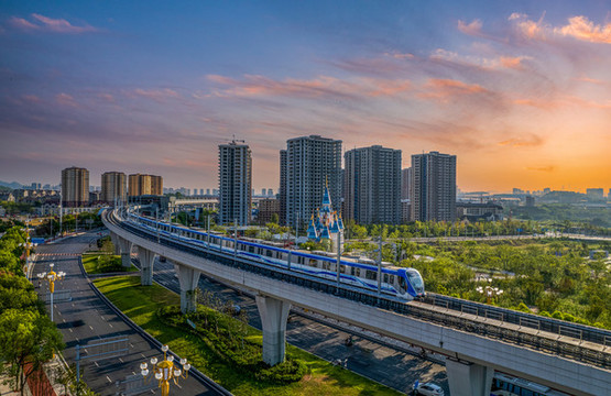重慶首條市郊鐵路江跳線通車