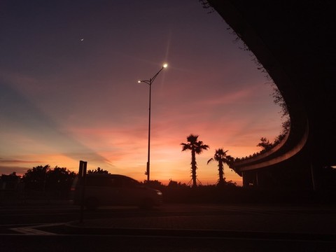 橋下夕陽
