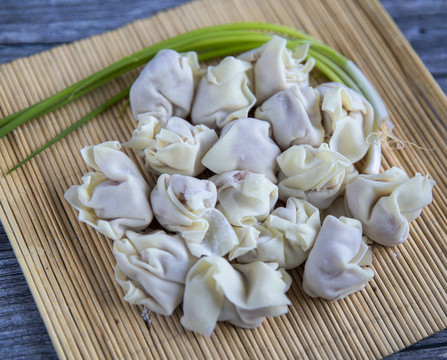 新鮮小餛燉