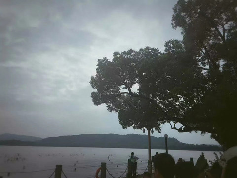 傍晚湖邊晚霞西湖風(fēng)景區(qū)