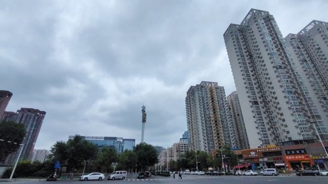 暴雨將至城市街景