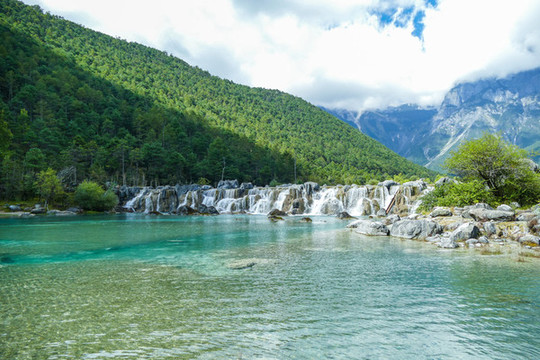 鏡潭湖