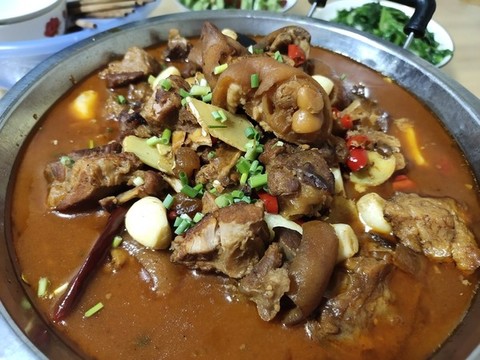 豬腳火鍋