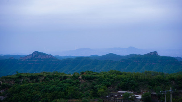遠(yuǎn)山