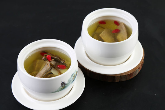 養(yǎng)生石斛燉鴿子
