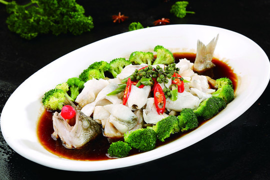 鮮椒野菌浸鱸魚(yú)