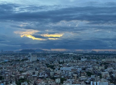暴雨與夕陽