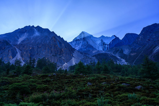 甘孜稻城亞丁夏諾多吉雪山