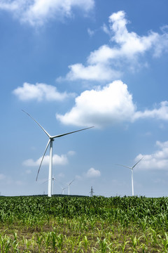 航拍綠色能源風力發(fā)電機