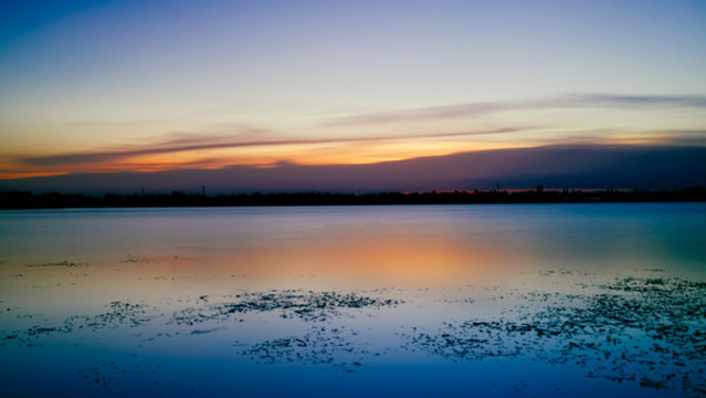 夕陽湖面