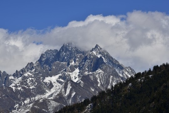 雪山云霧