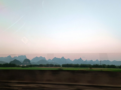 英德山脈