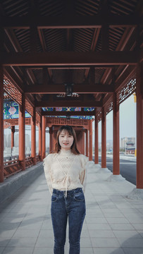 橋上的女人