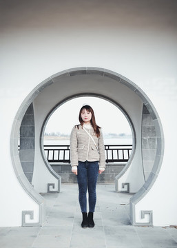 青春靚麗的女性