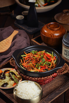 魚(yú)香肉絲米飯?zhí)撞? loading=