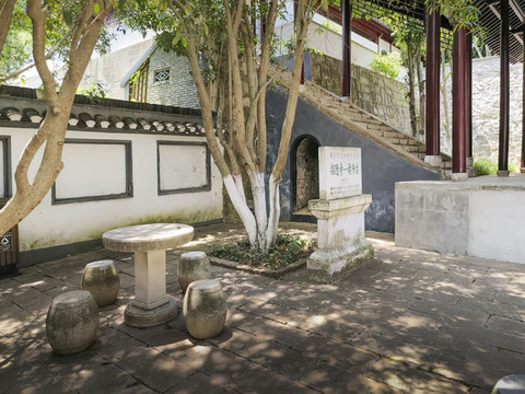 鎮(zhèn)江南山增華閣讀書臺(tái)