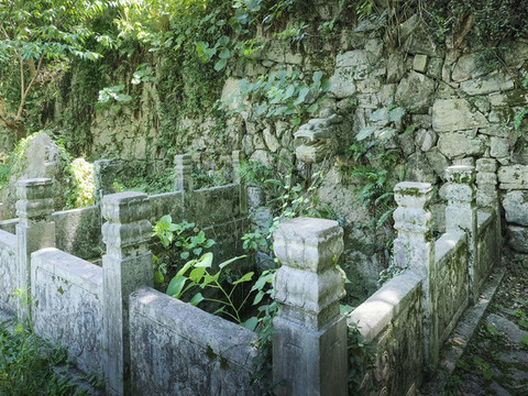 石砌方池