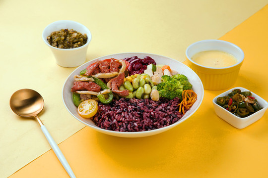 牛柳雜糧拌飯
