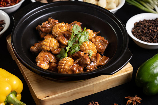 鮑魚仔燜滑雞