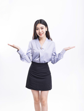 穿著黑色短裙的商務(wù)女性