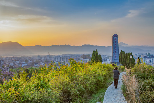 黟縣東岳山日出