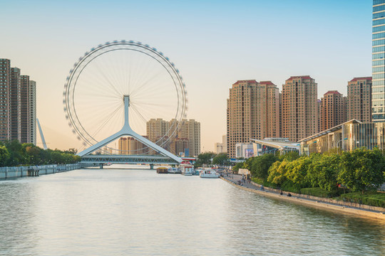 天津城市天際線和海河上的橋梁
