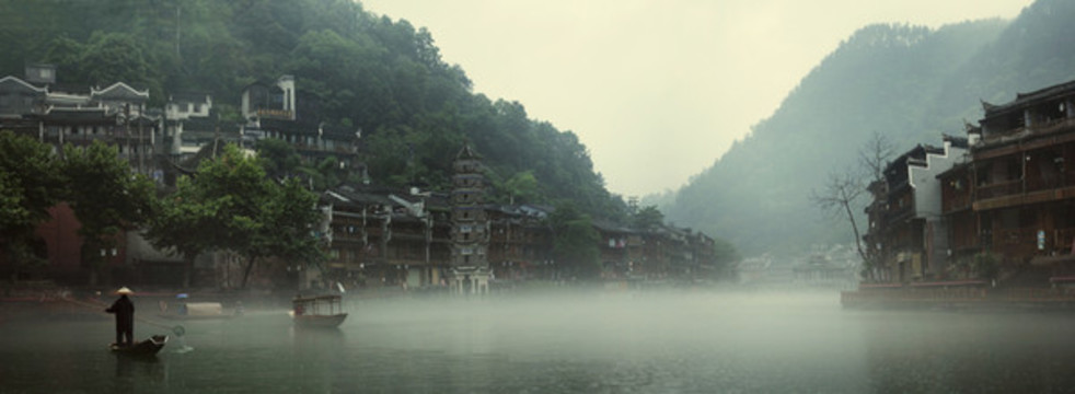 鳳凰古城晨霧寬幅大圖