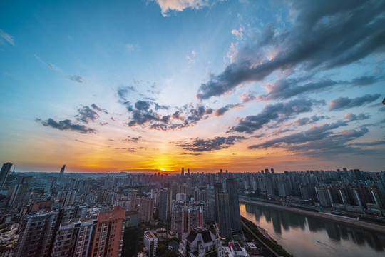 重慶夏季城市晚霞航拍圖