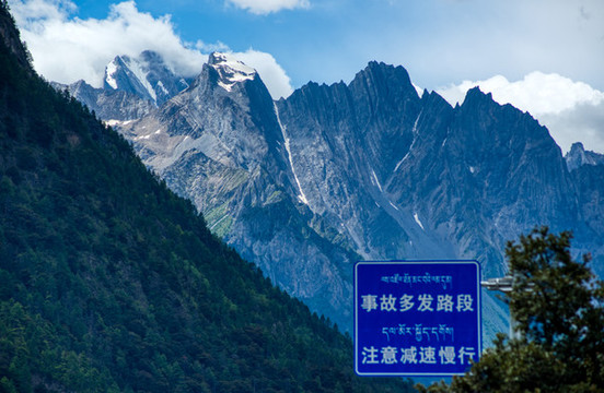 318國道波密段風(fēng)光