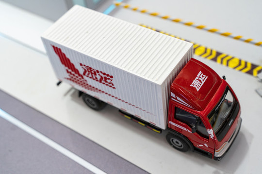 工廠大貨車微縮模型