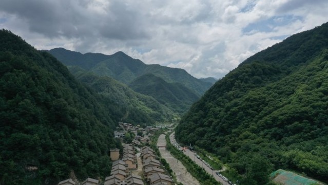 航拍秦嶺牛背梁終南山