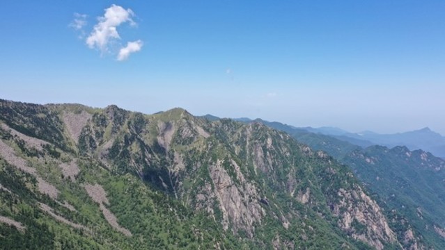 航拍秦嶺冰晶頂