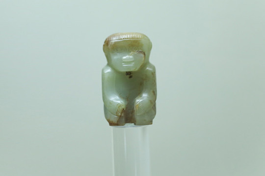 跽坐人形玉佩