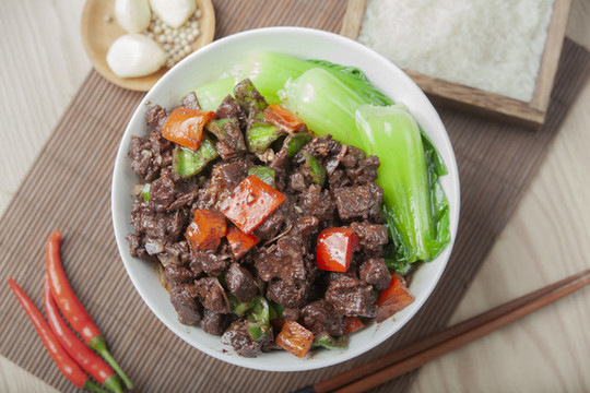 血鴨肉蓋澆飯