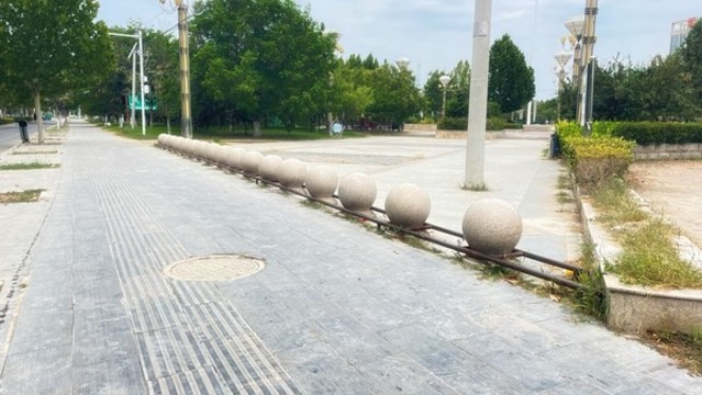 石球隔離欄