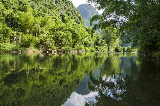 清澈水面