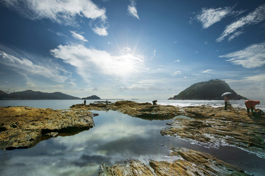鹽洲島彩石灘風(fēng)光