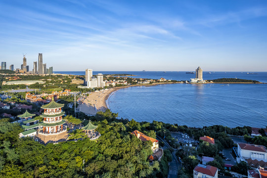航拍青島灣區(qū)風(fēng)景區(qū)特寫