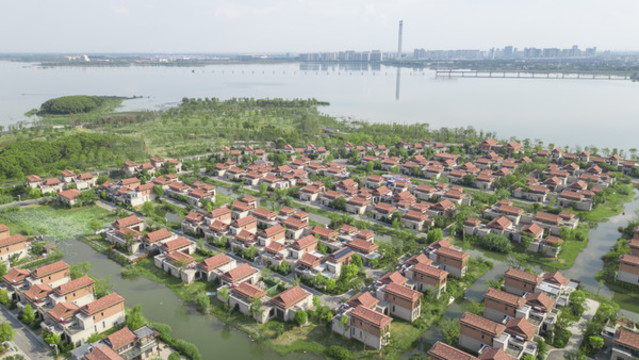 航拍湖景別墅