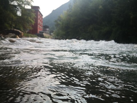 成都西嶺雪山清涼河水泉水