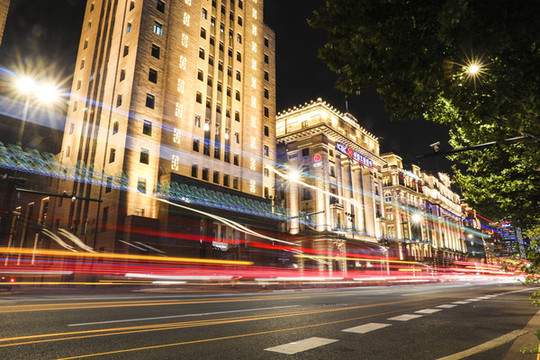 上海外灘道路光軌車軌夜景