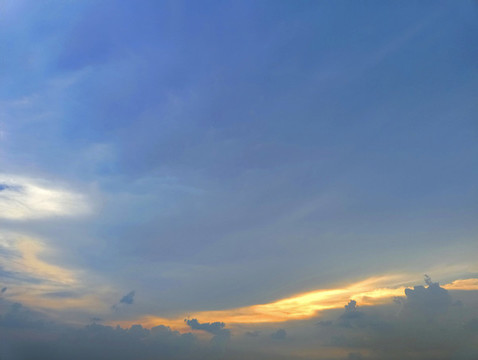 天空藍色云海霞光
