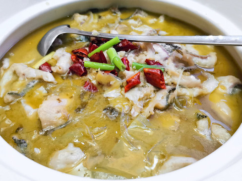 一缽酸菜魚