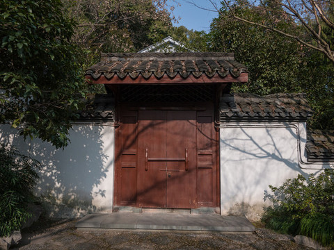 粉墻黛瓦庭院門