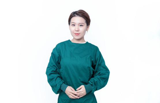 雙手抱胸醫(yī)療人員肖像特寫